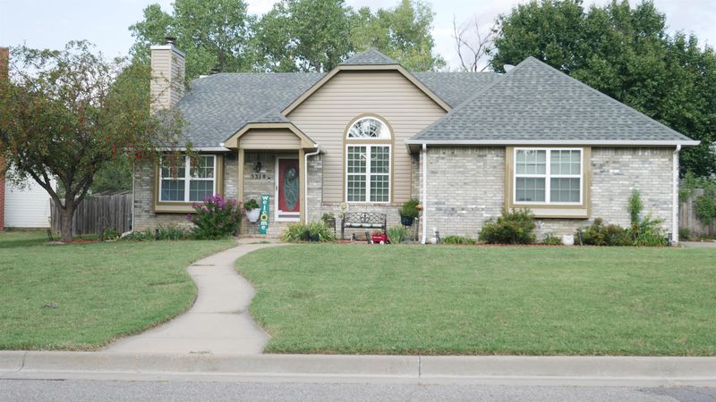 5318 E Pembrook St, Wichita, KS 67220
