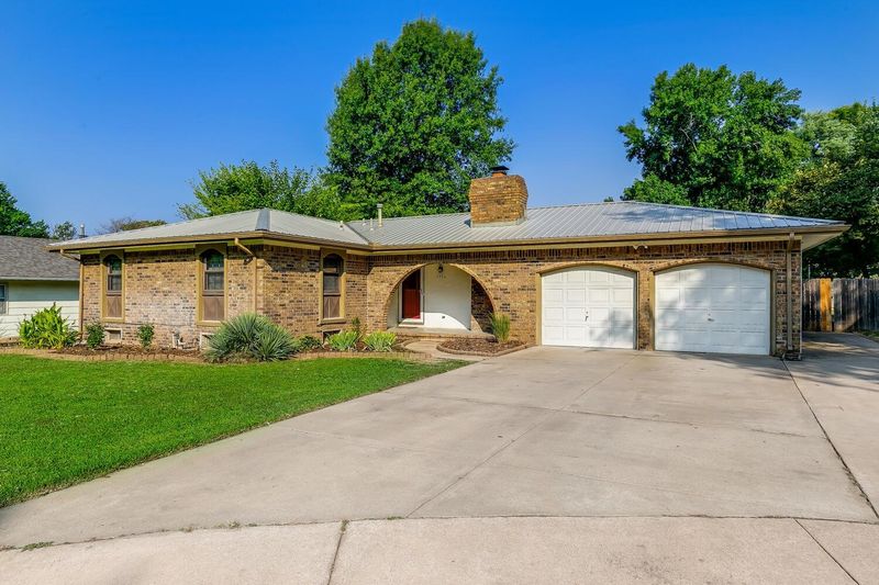 1306 N Brookfield Ln, Derby, KS 67037