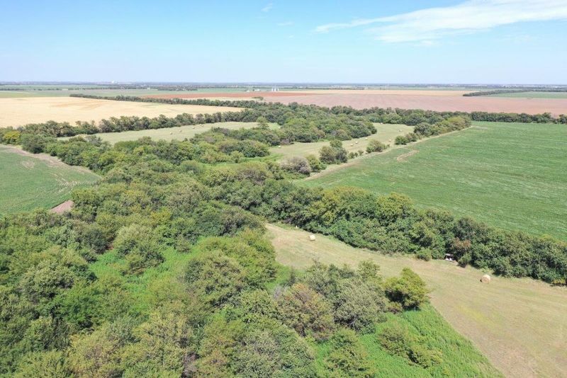 428 E 80th St, Wellington, KS 67152