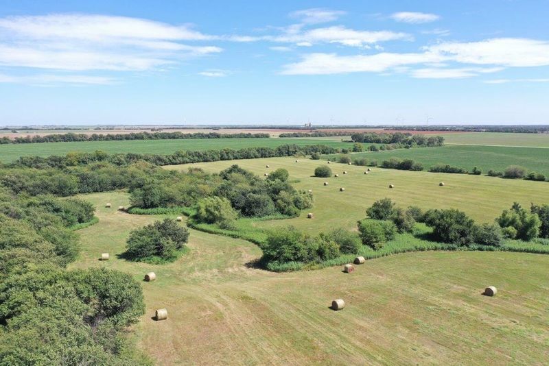 428 E 80th St, Wellington, KS 67152