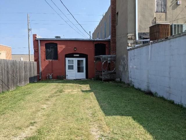 123 W 5th, Newton, KS 67114