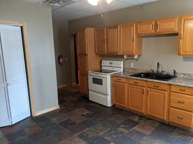 123 W 5th, Newton, KS 67114