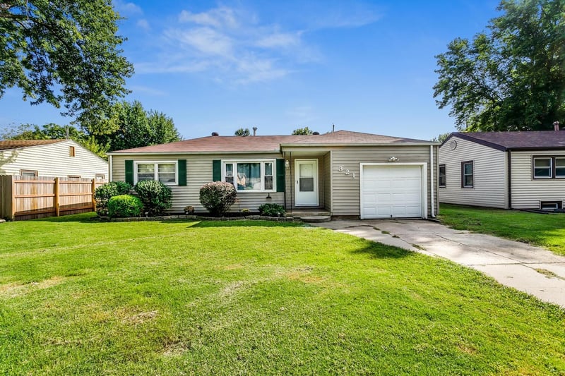321 W 4th St, Haysville, KS 67060-1607