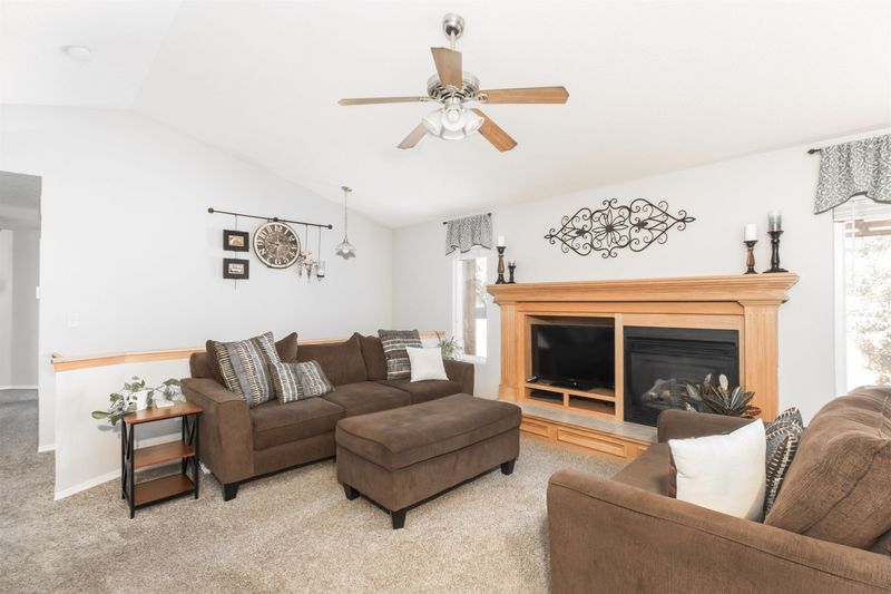 1225 N Timberleaf Dr, Derby, KS 67037