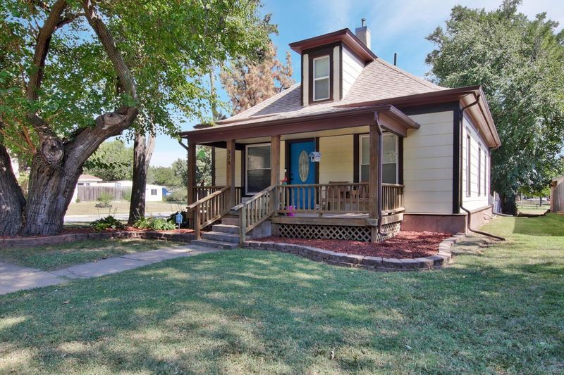 328 N Oak St, Goddard, KS 67052