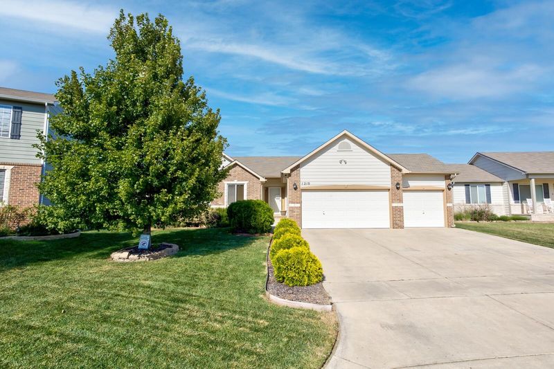 1210 E Village Estates Dr, Park City, KS 67219