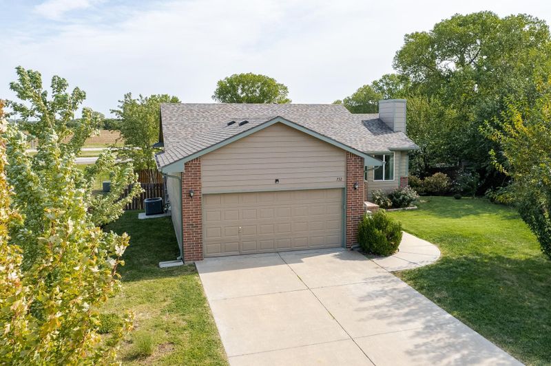 732 S Longbranch Dr, Maize, KS 67101