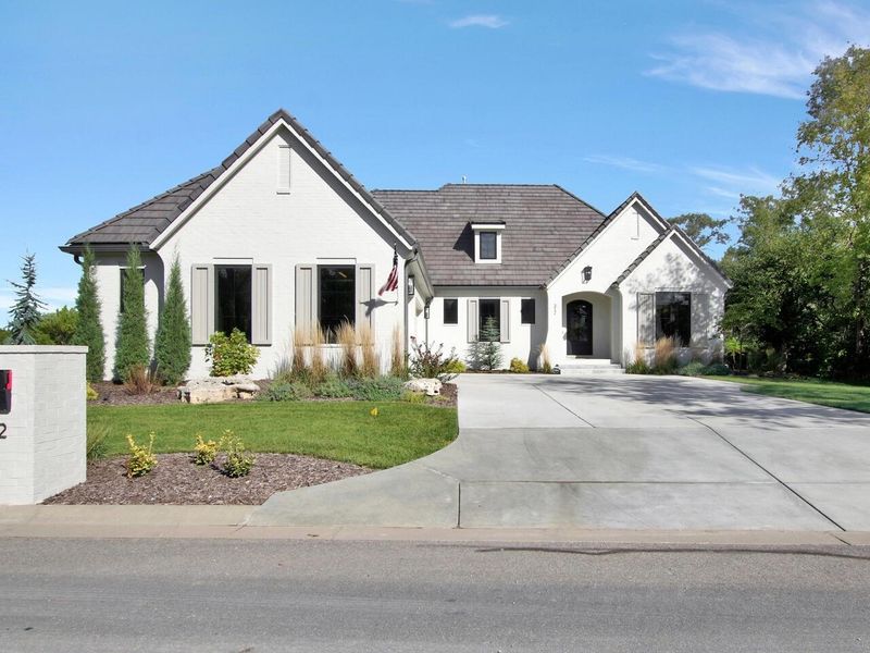 312 E Prairie Point Ct, Andover, KS 67002