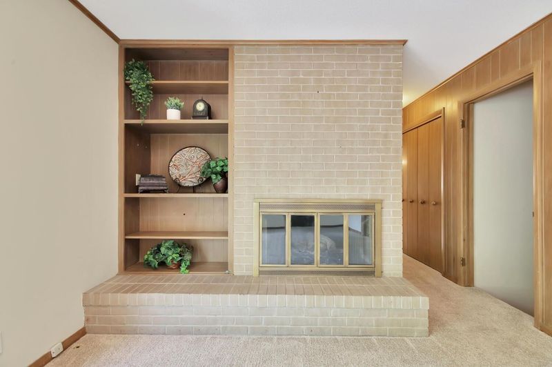 124 N Post Oak Rd, Wichita, KS 67206