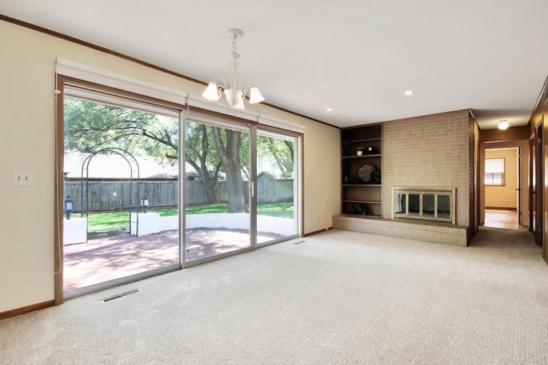 124 N Post Oak Rd, Wichita, KS 67206