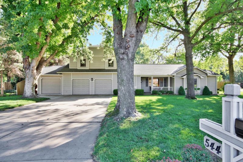 544 Opal Ave, Maize, KS 67101