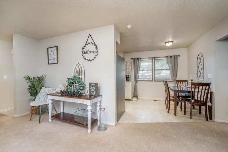 612 Morningside Dr, Wellington, KS 67152