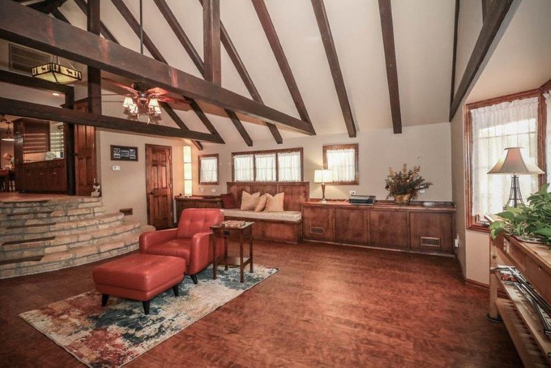 26 N Circle Dr, Mulvane, KS 67110