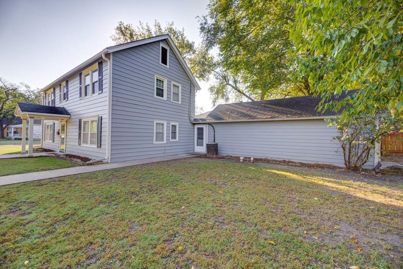 421 E 14th Ave, Winfield, KS 67156