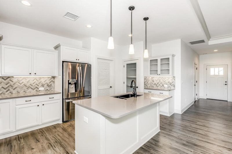 1007 E Cross Creek Pl, Derby, KS 67037