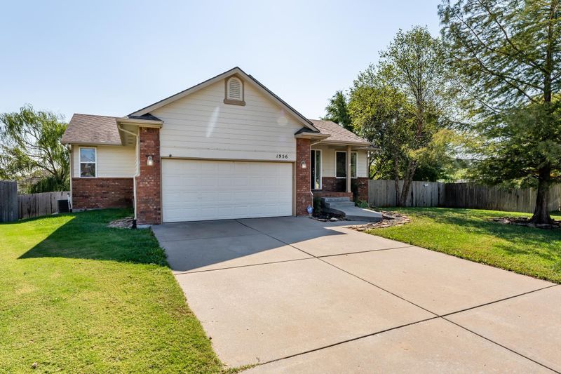1956 E Glen Hills Ct, Derby, KS 67037