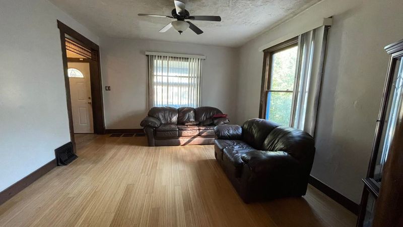 423 E 5th St, Newton, KS 67114