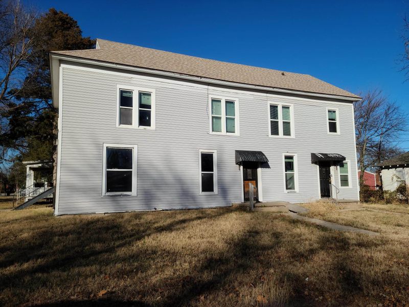 219 W 4th St, Wellington, KS 67152