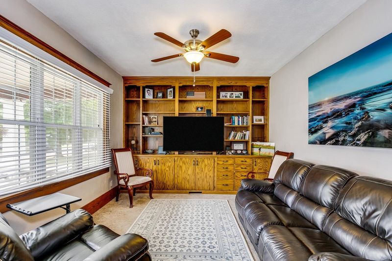 624 E 5th St, Newton, KS 67114
