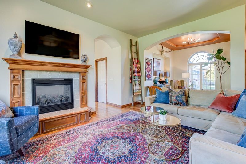 728 W Putter Ct, Andover, KS 67002