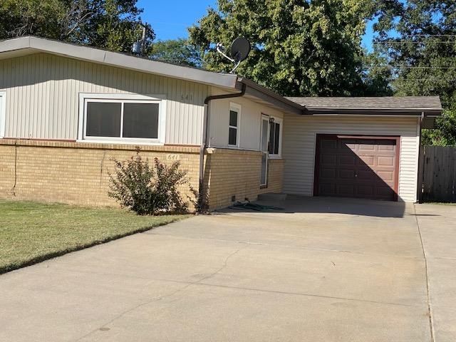 641 N Burns Ave, Valley Center, KS 67147