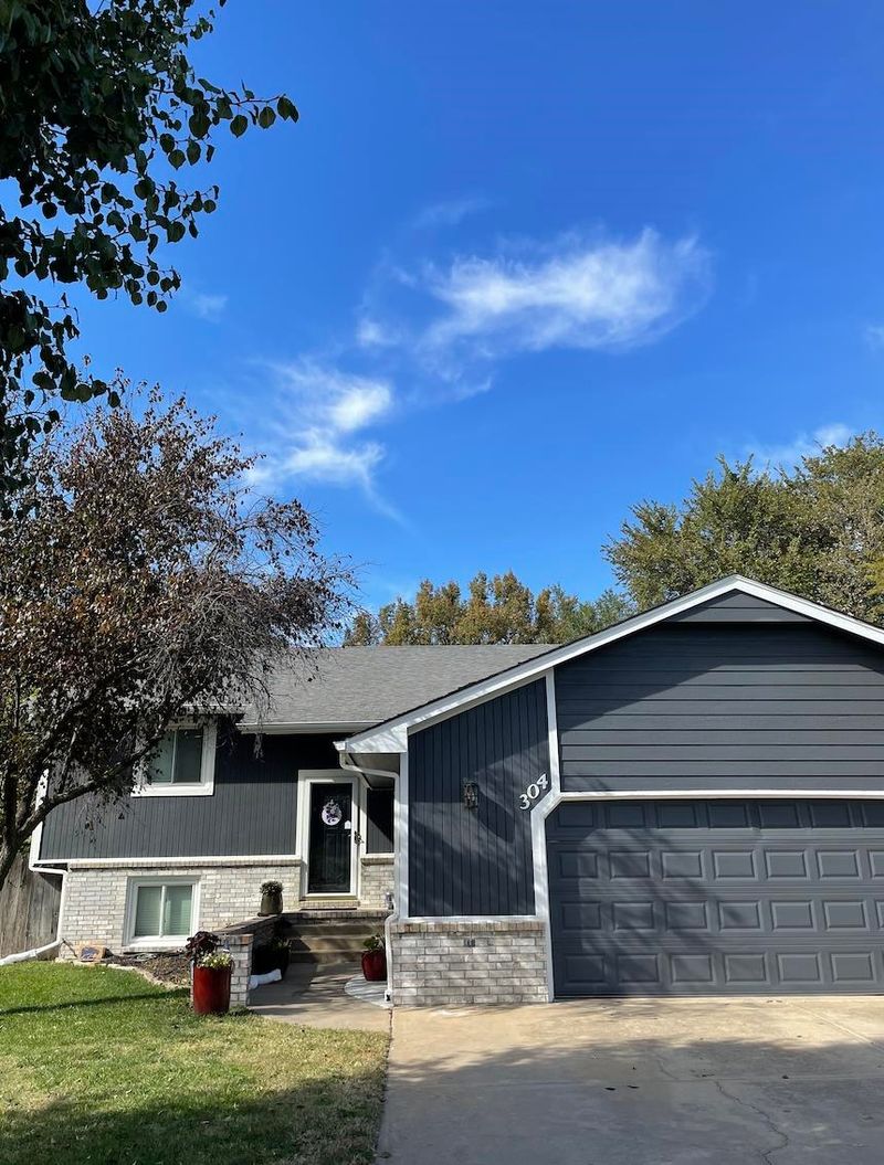 304 Harvest Ln, Maize, KS 67101