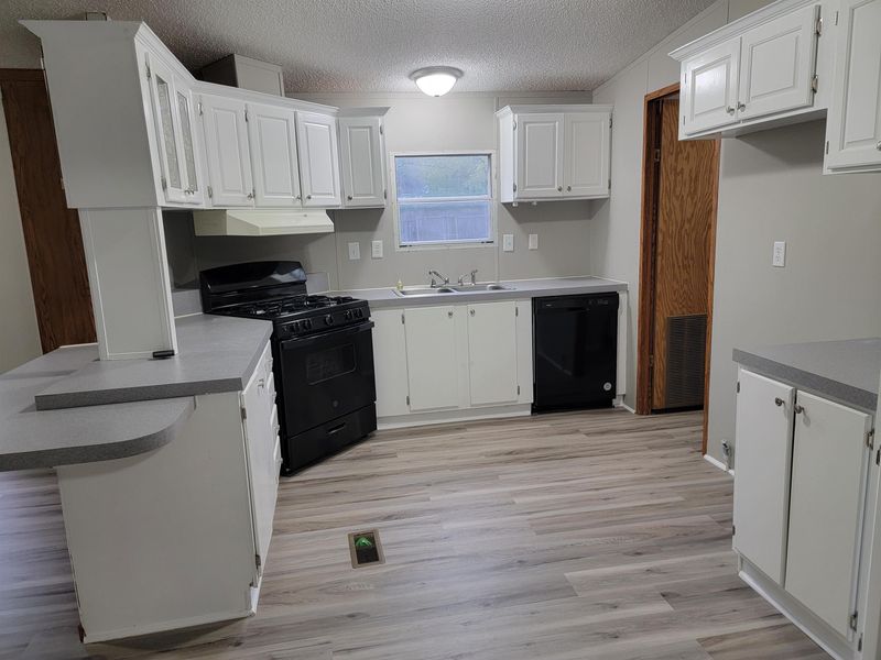 217 W May St, Andover, KS 67002