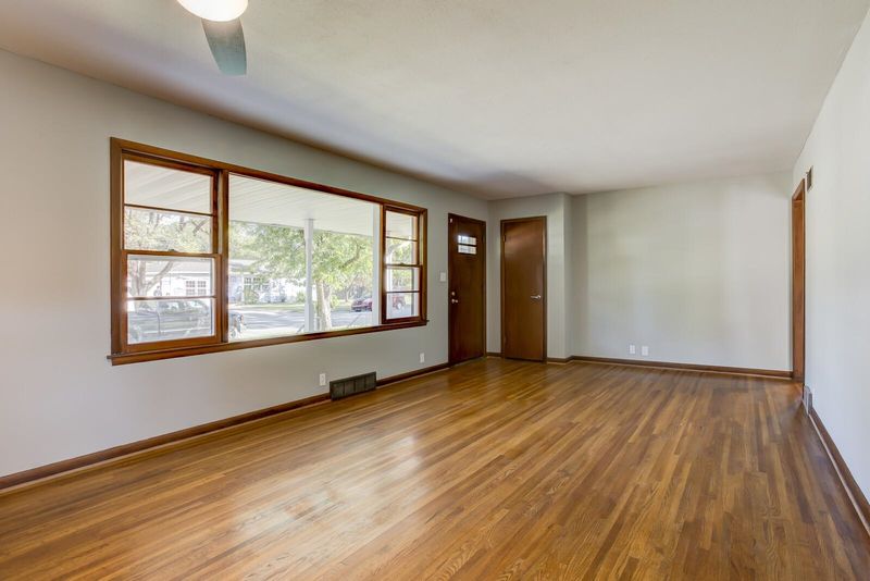 211 SE 12th, Newton, KS 67114