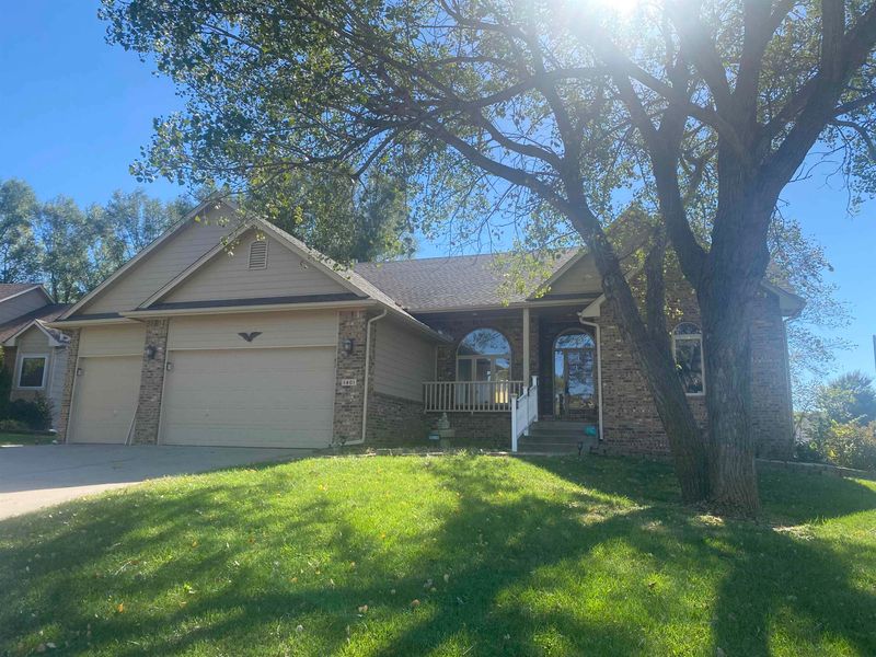 1401 E Hiddenridge, Derby, KS 67037