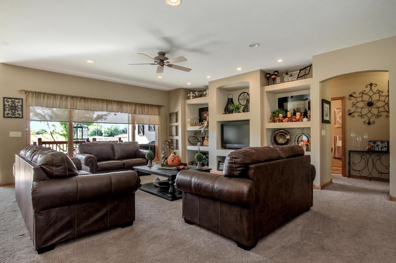 1221 E 7th St, Douglass, KS 67039