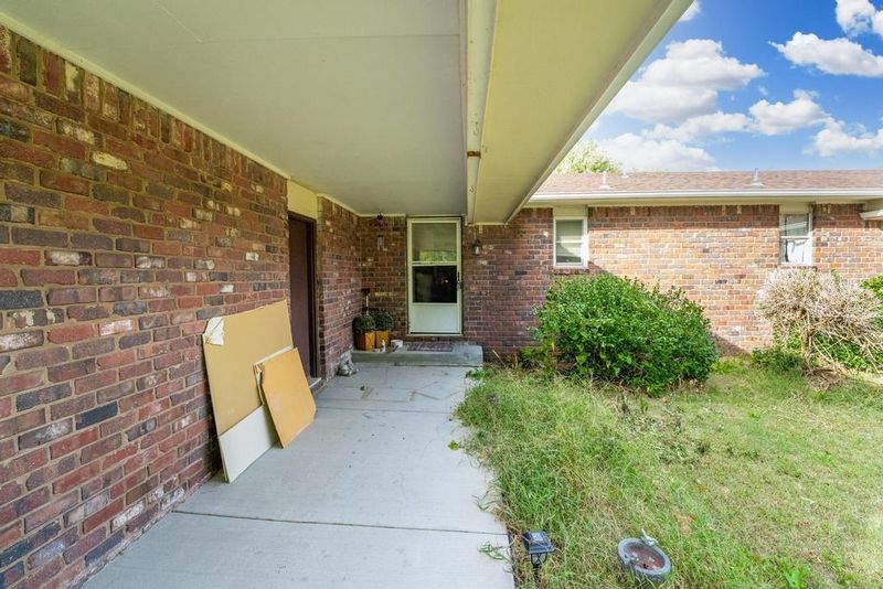 8720 E Arthur St, Wichita, KS 67207
