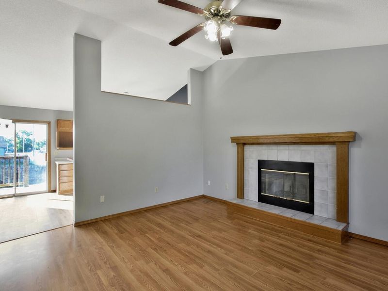 811 Deerfield Cir, Valley Center, KS 67147