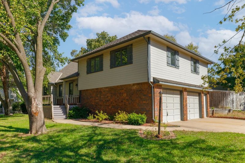 918 S Honeybrook Ln, Derby, KS 67037