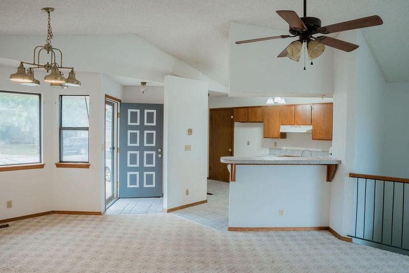 906 E Idlewild Dr, Wichita, KS 67216