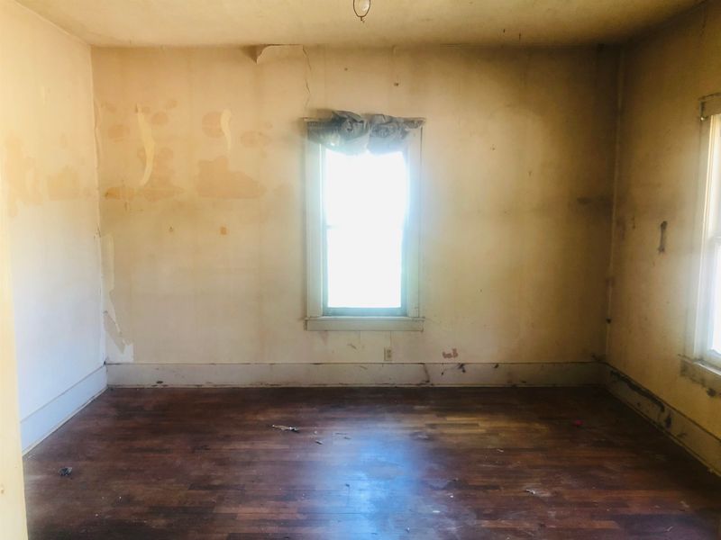 614 W 12th St, Wellington, KS 67152
