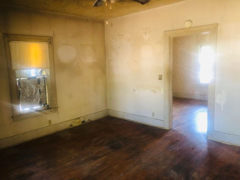 614 W 12th St, Wellington, KS 67152