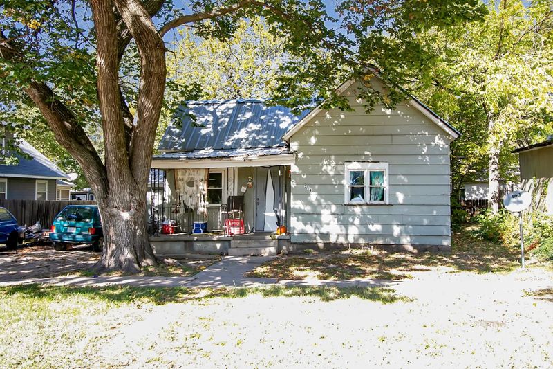 514 E 6th St, Newton, KS 67114