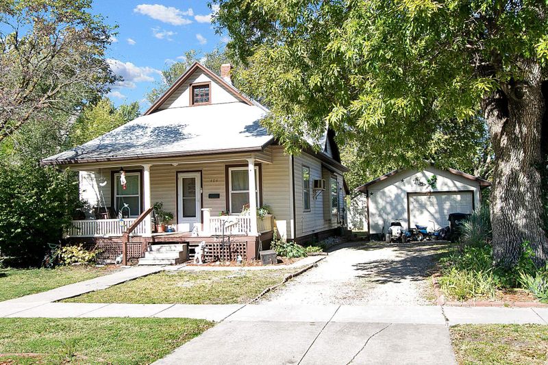 404 E 9th St, Newton, KS 67114
