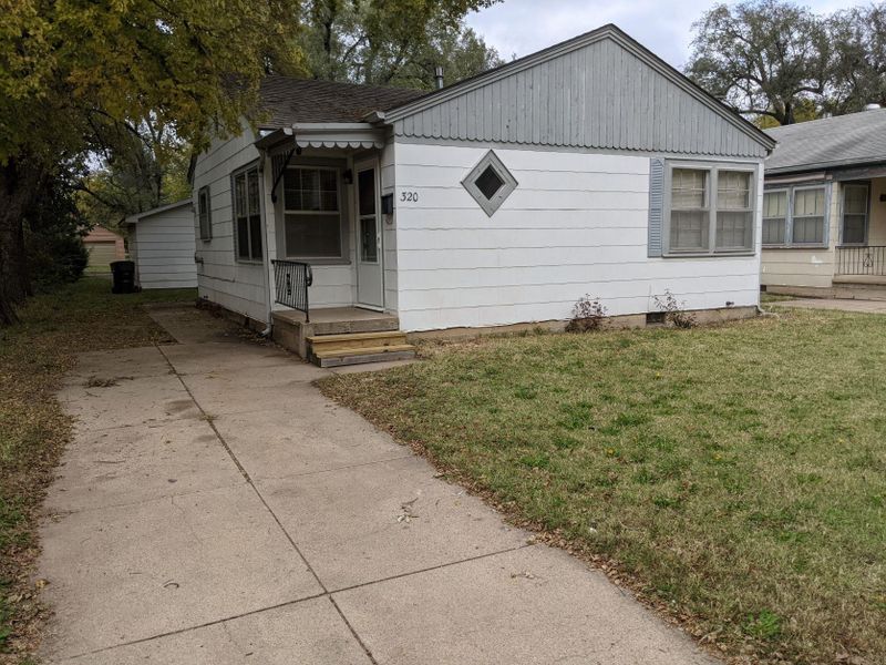 320 SW 4th, Newton, KS 67114