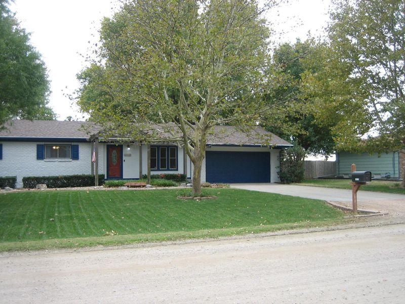 10823 W Ringer, Wichita, KS 67209