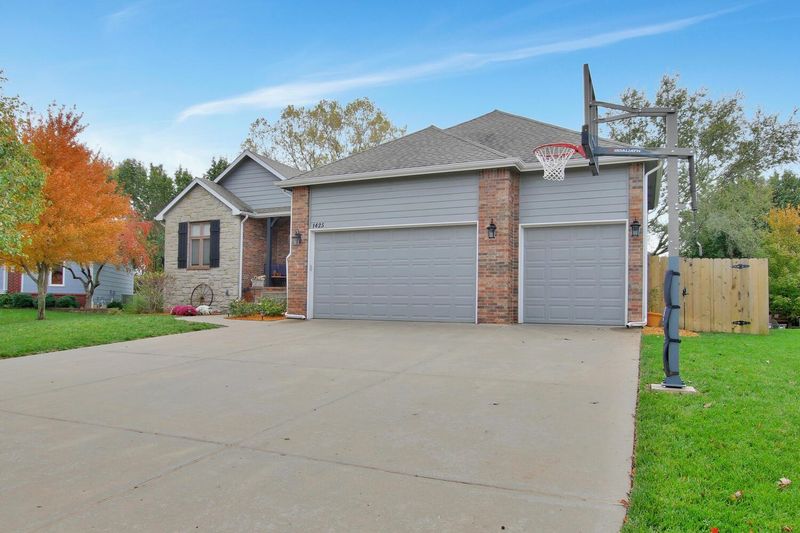 1425 E Ivy Hill Ct, Derby, KS 67037
