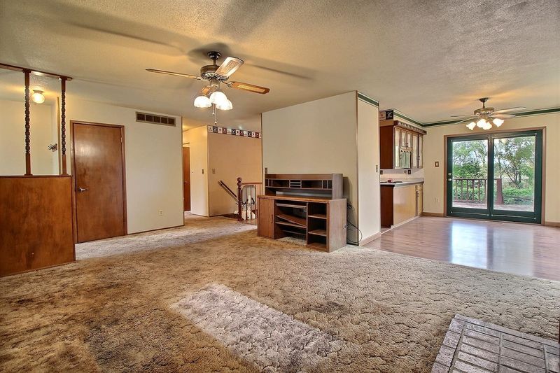 1223 N 1st Ave, Mulvane, KS 67110