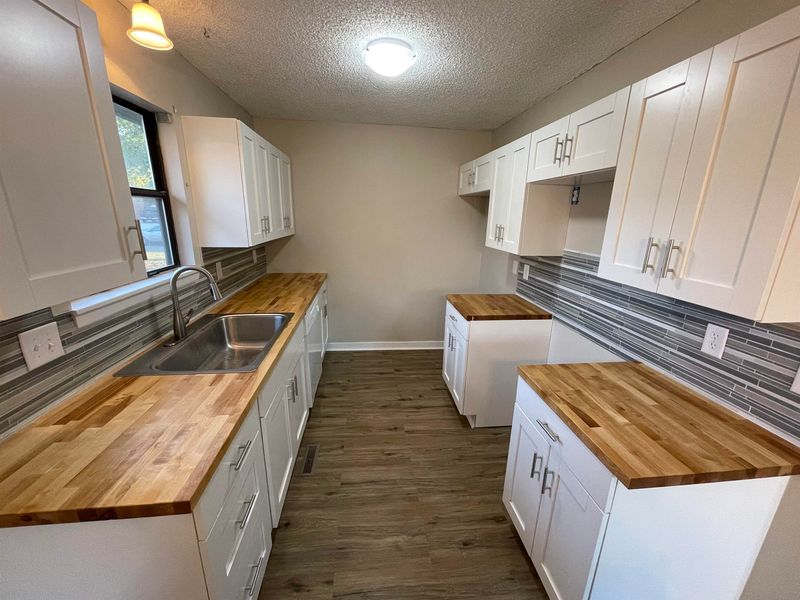 1806 E Frontenac St, Park City, KS 67219