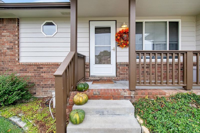 839 S Sunset Cir, Andover, KS 67002