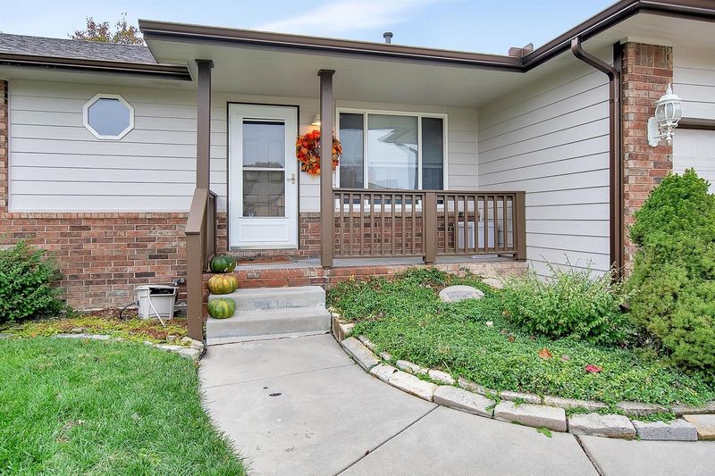 839 S Sunset Cir, Andover, KS 67002
