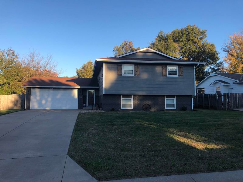1106 S Meadowhaven Ln, Derby, KS 67037