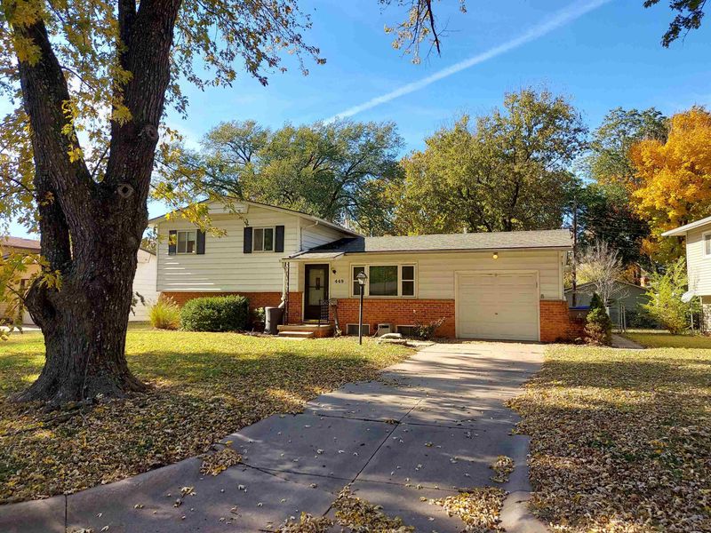 449 S Spring Creek Dr, Derby, KS 67037