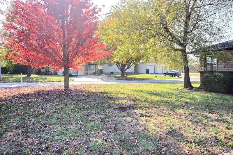 1605 Timberline Dr, Rose Hill, KS 67133