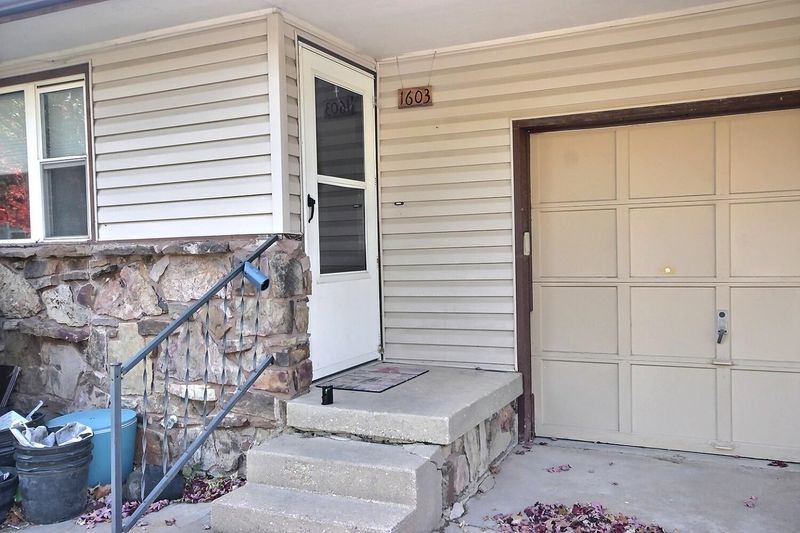 1605 Timberline Dr, Rose Hill, KS 67133