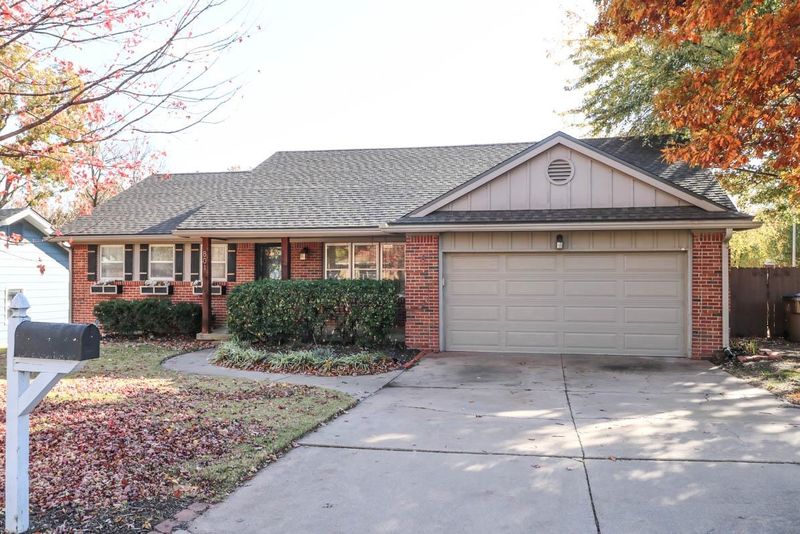 801 E Greenway Ct, Derby, KS 67037